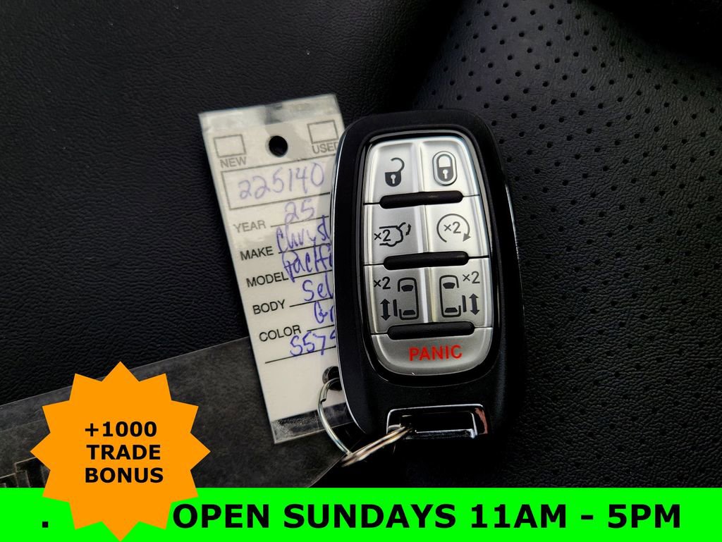 New 2025 Chrysler Pacifica Select image 27