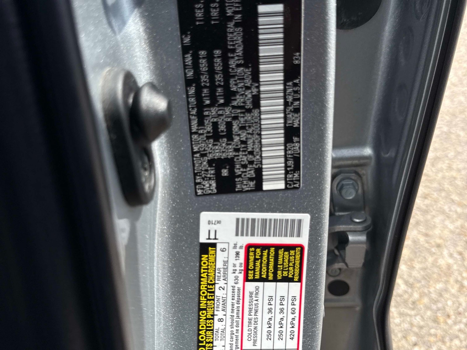 Used 2023 Toyota Highlander LE AWD/4WD image 28