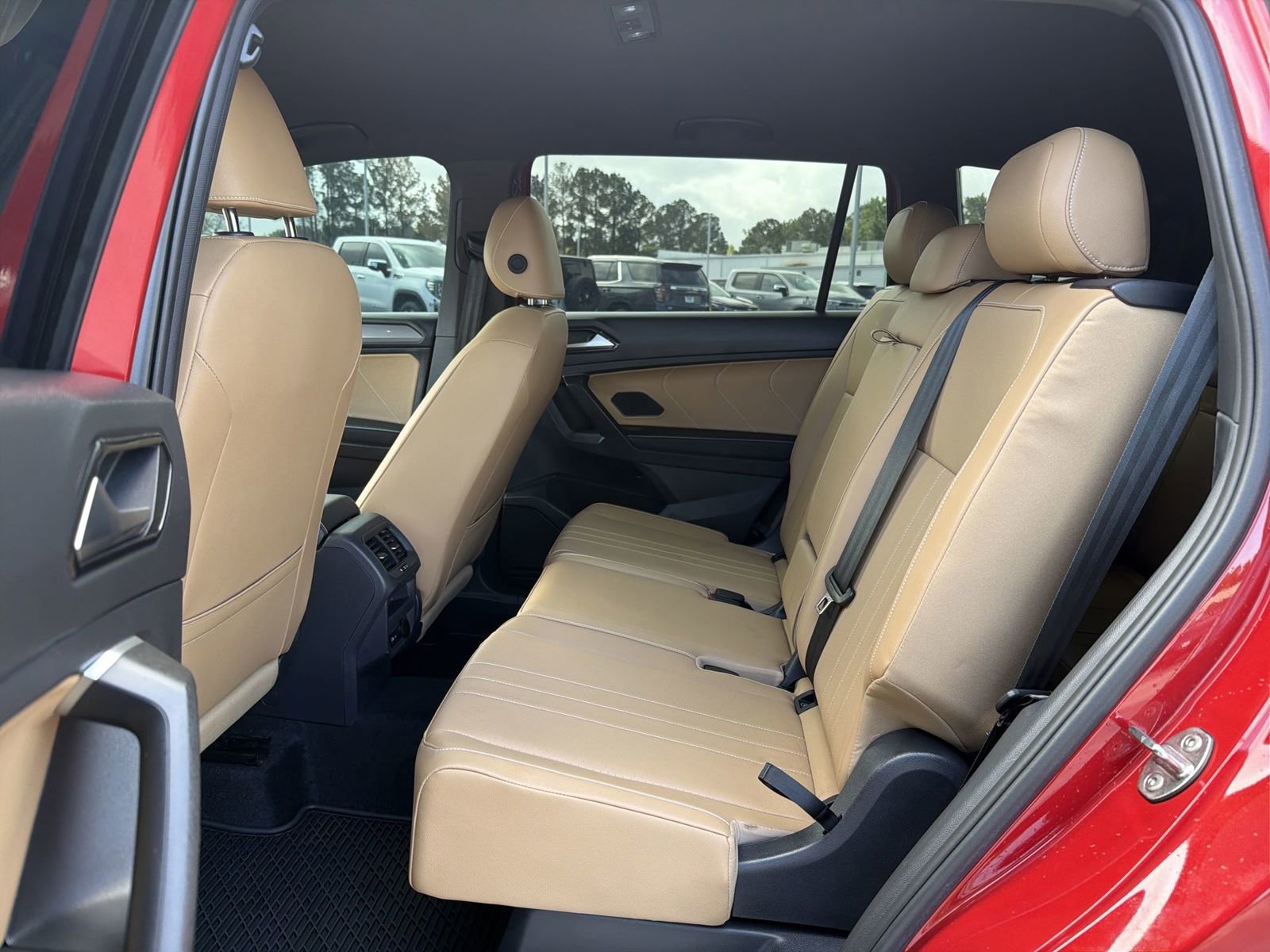 Used 2024 Volkswagen Tiguan SE image 30