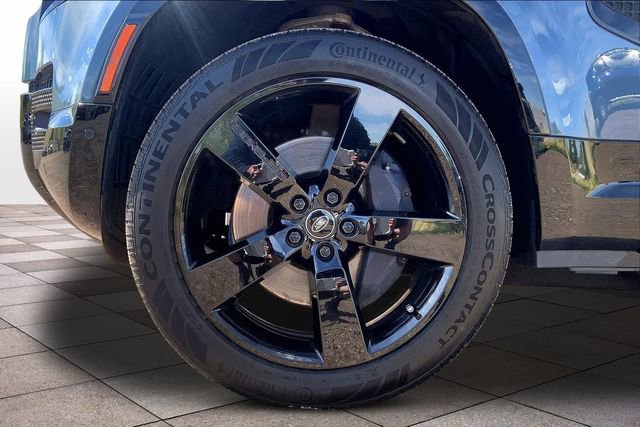 Used 2025 Land Rover Defender 110 X-Dynamic SE image 9