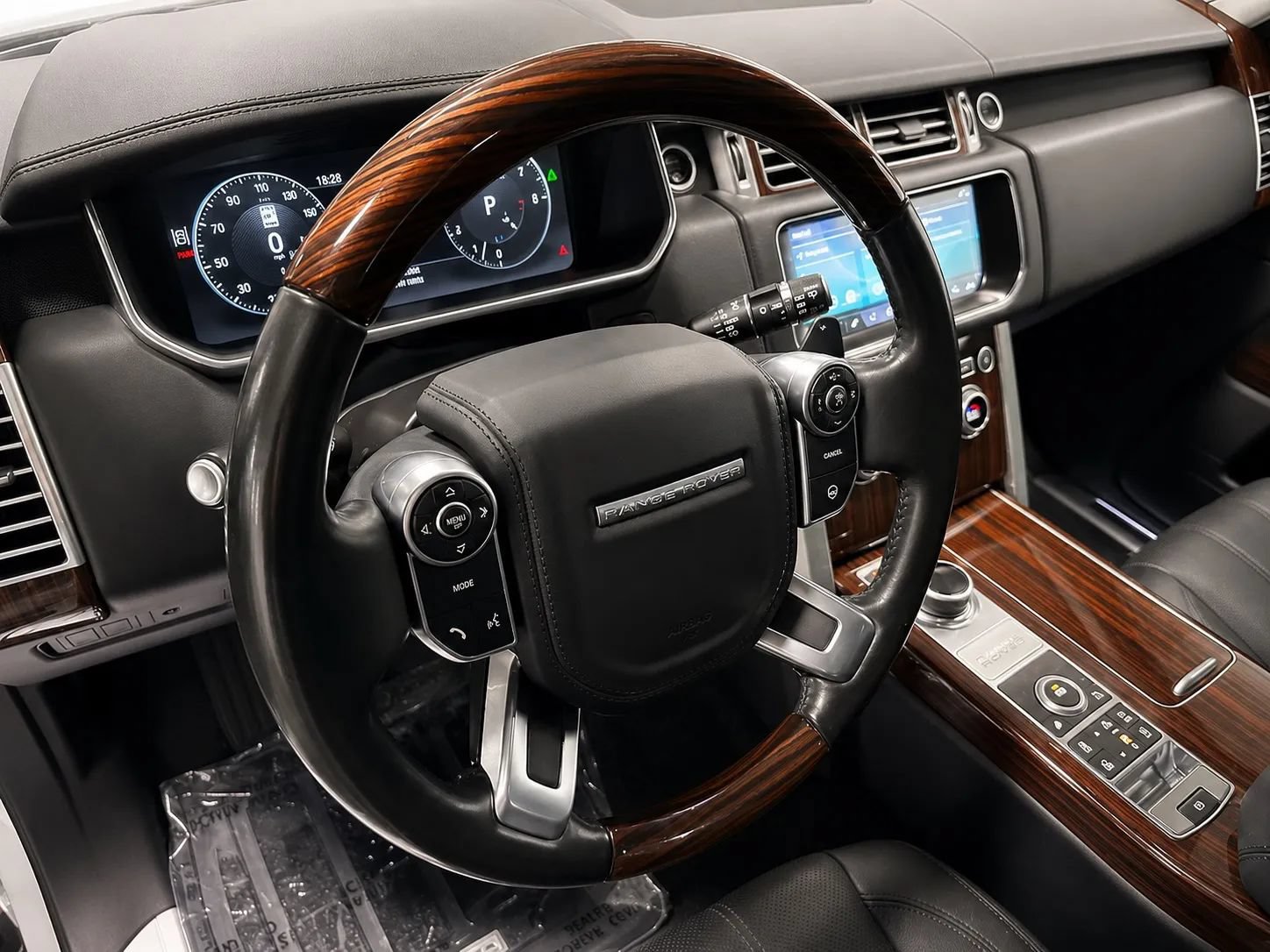 Used 2017 Land Rover Range Rover Long Wheelbase Supercharged AWD/4WD image 10