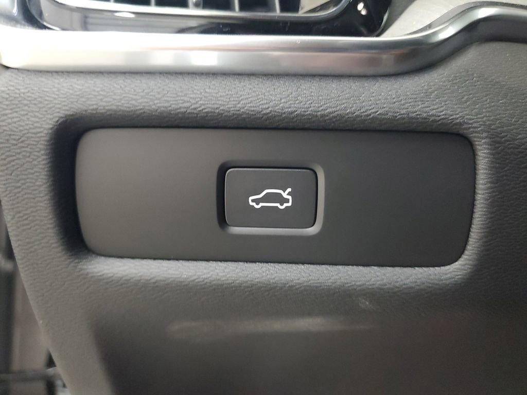 New 2025 Volvo V60 B5 Cross Country Ultra w/ Protection Package Premier image 33
