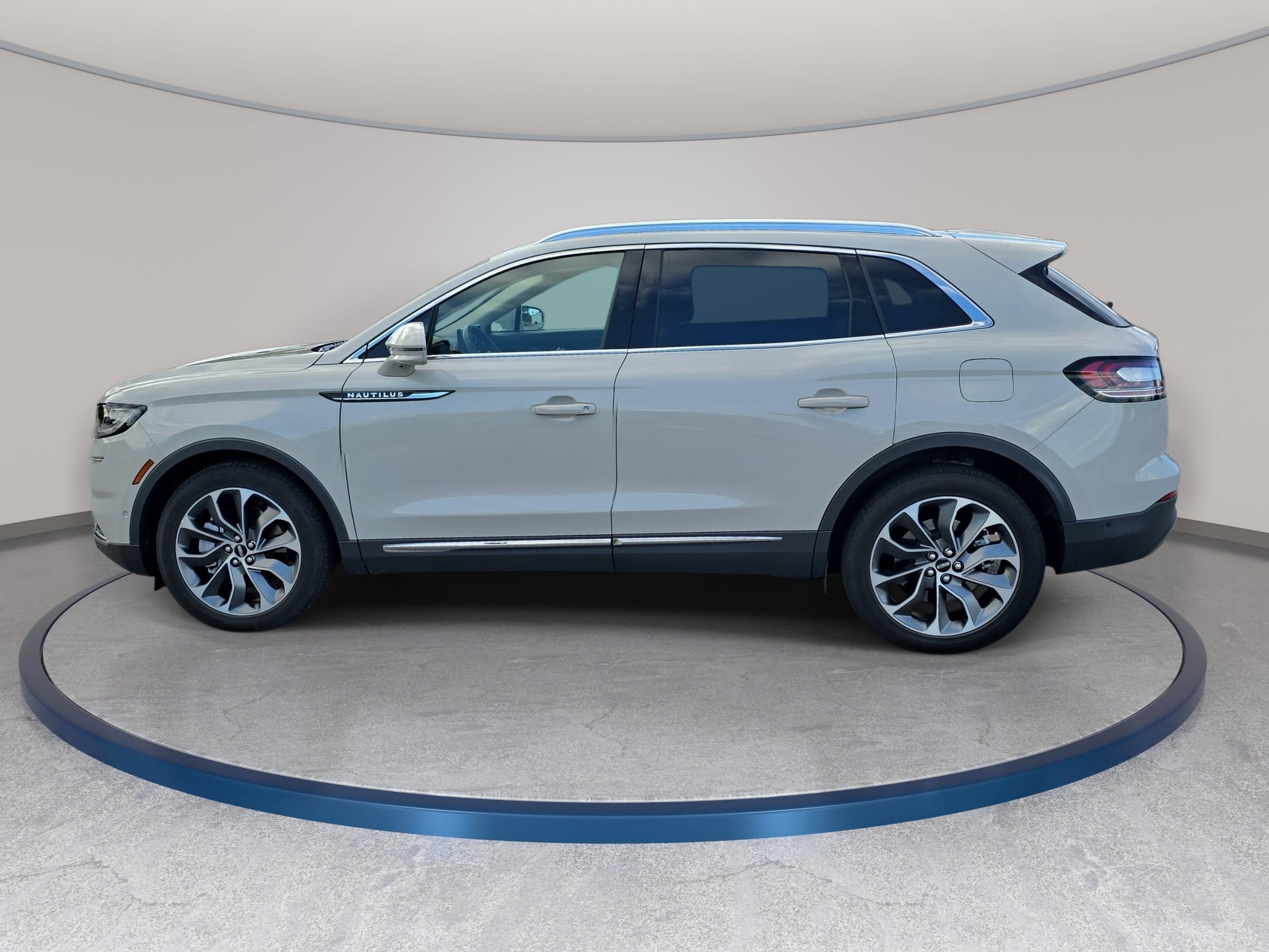 Used 2023 Lincoln Nautilus Reserve w/ Equipment Group 201A AWD/4WD image 8