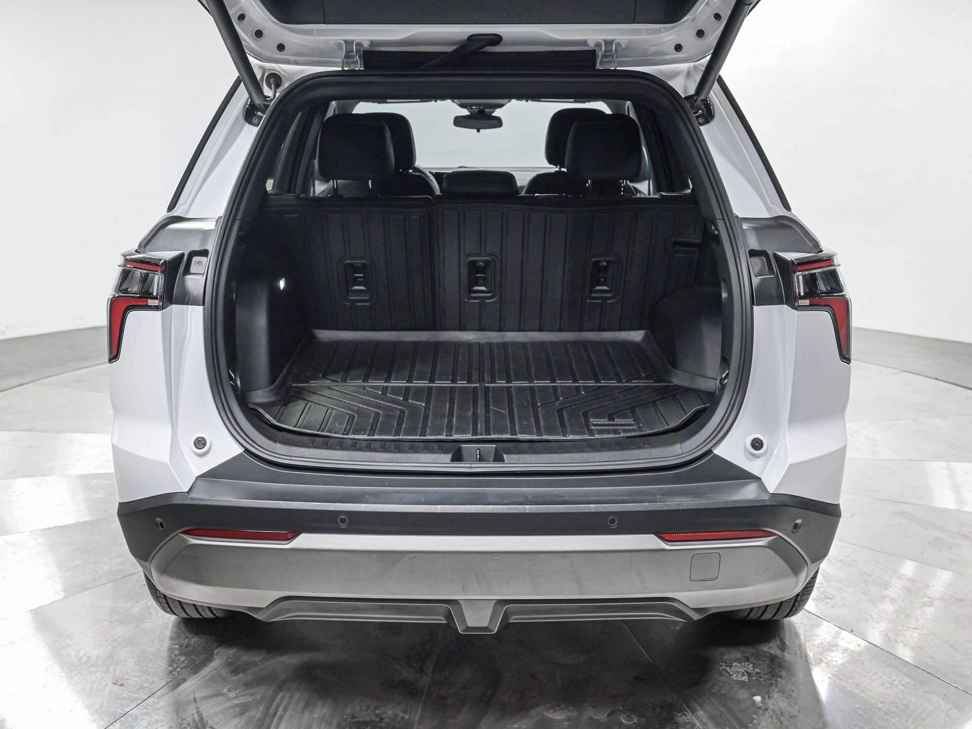 Used 2025 Chevrolet Equinox LT w/ Convenience Package II FWD image 6
