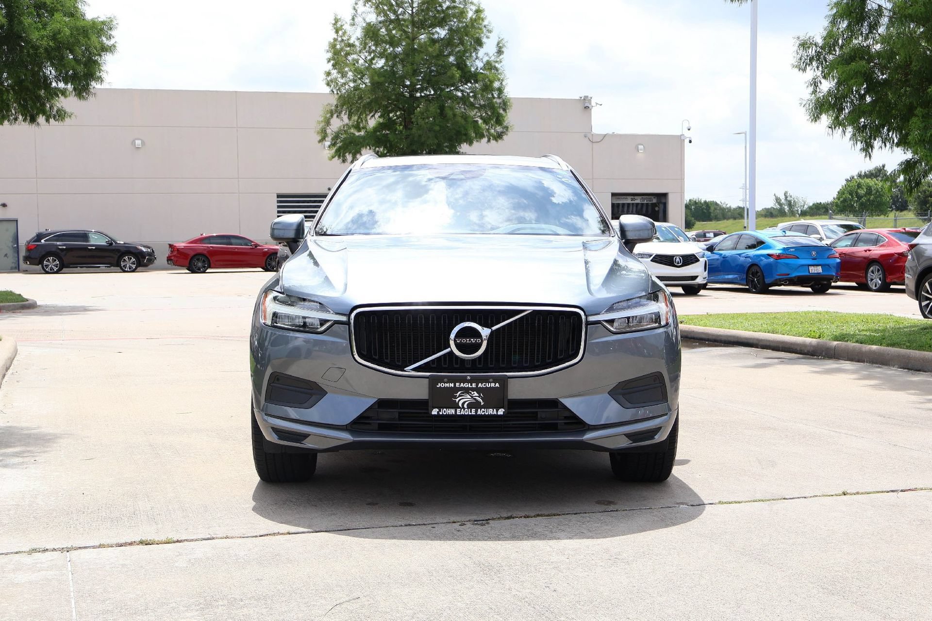 Used 2018 Volvo XC60 T6 Momentum w/ Vision Package AWD/4WD image 6