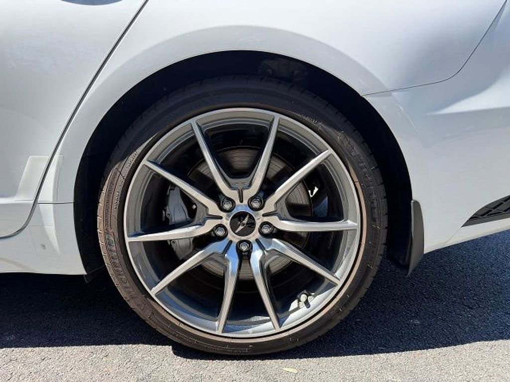 Used 2025 Genesis G70 2.5T image 10