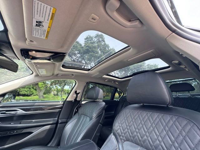 Used 2021 BMW 740i w/ Premium Package RWD image 14