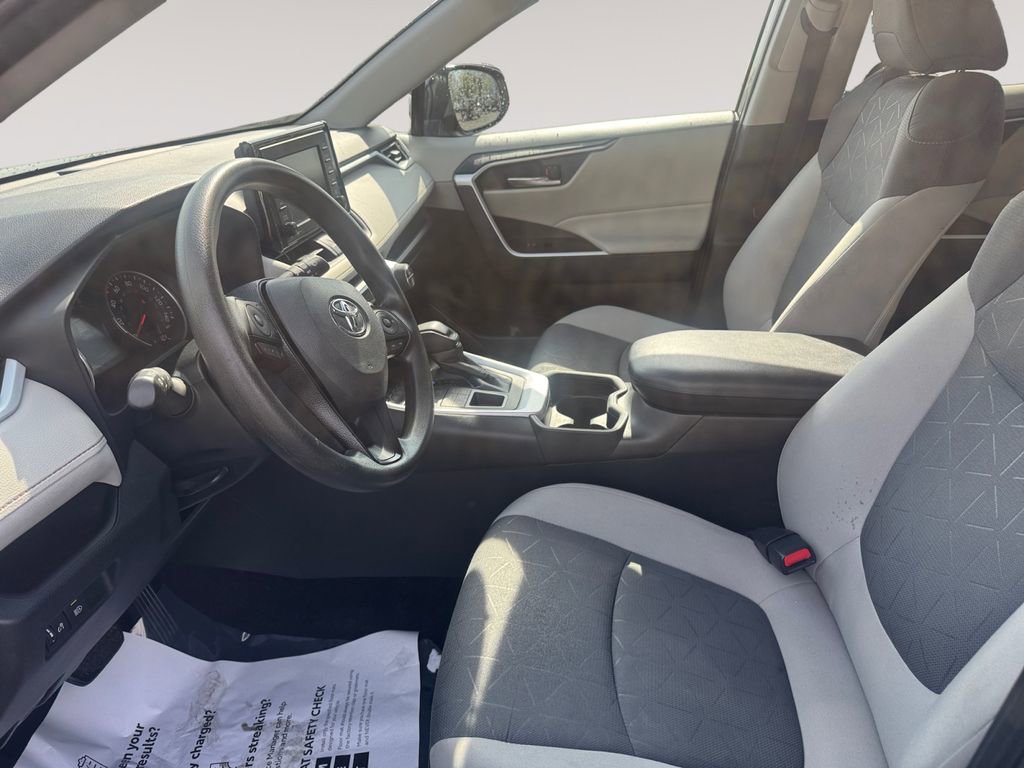 Used 2021 Toyota RAV4 XLE image 9