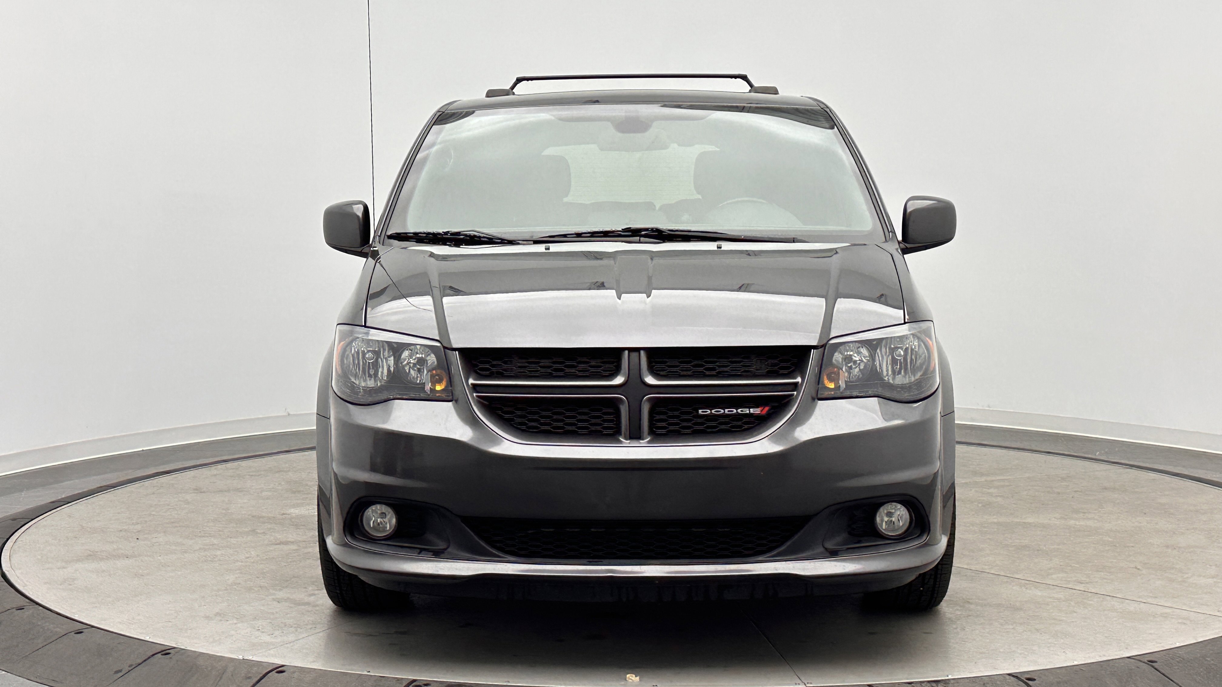 Used 2019 Dodge Grand Caravan GT image 2
