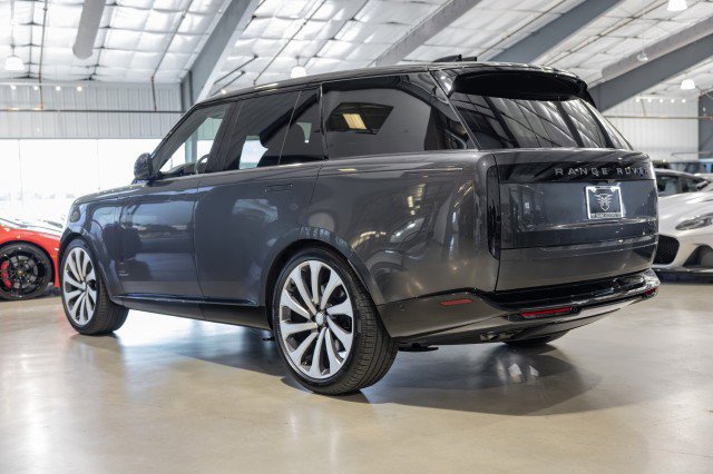 Used 2025 Land Rover Range Rover Autobiography image 4