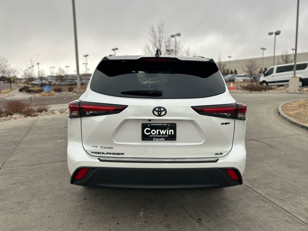 Used 2025 Toyota Highlander XLE image 7