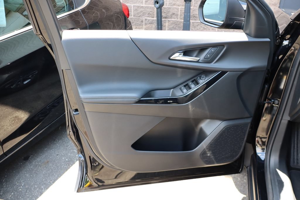 Used 2025 Chevrolet Equinox LT FWD image 8
