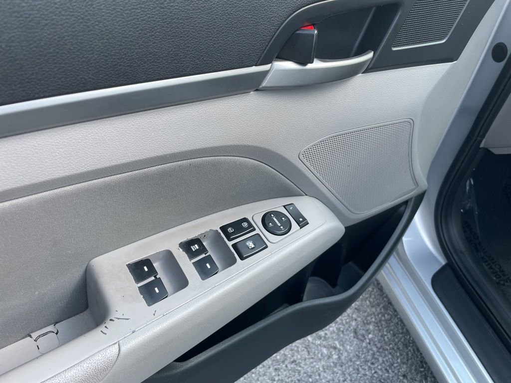 Used 2020 Hyundai Elantra SEL image 6