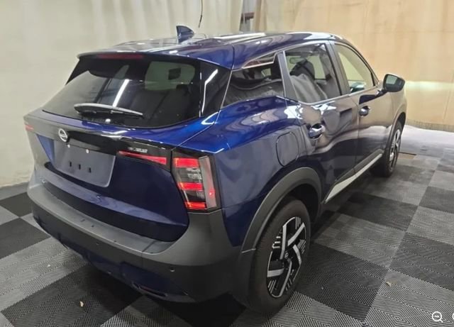 Used 2025 Nissan Kicks SV FWD image 2
