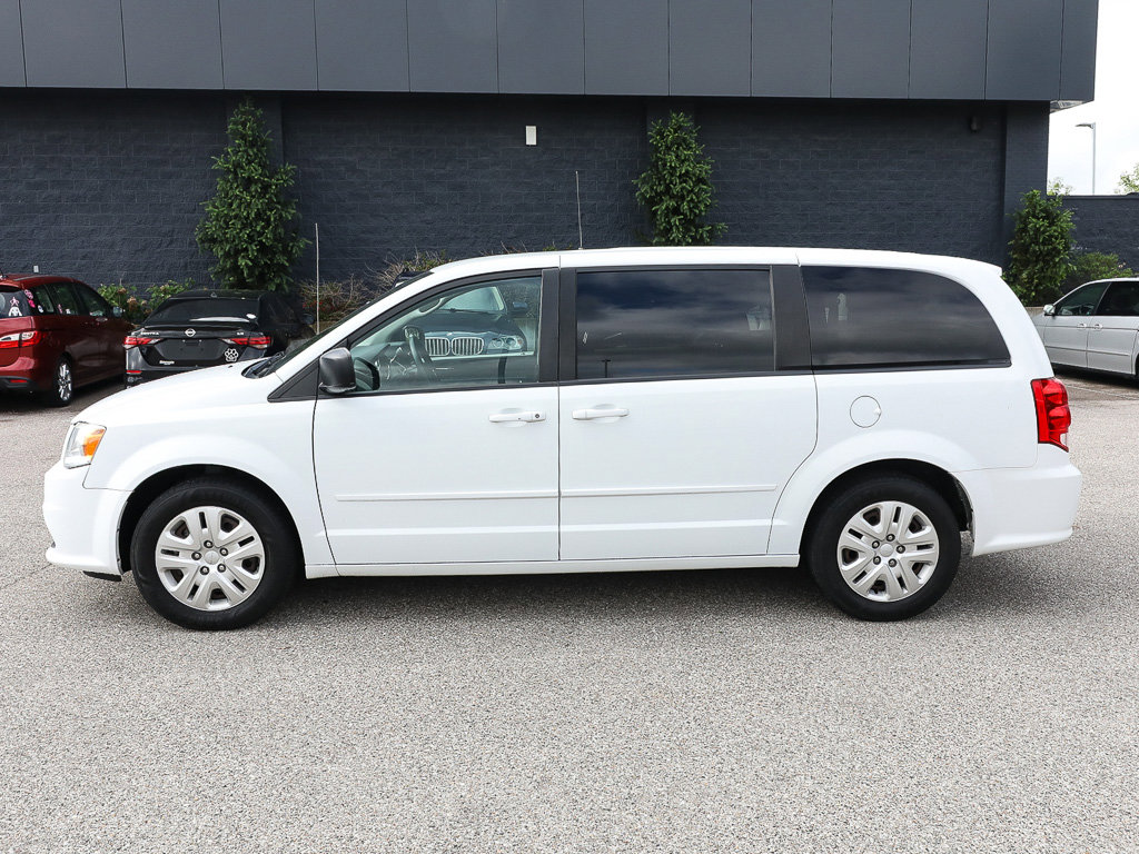 Used 2017 Dodge Grand Caravan SE FWD image 2