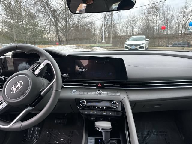 Used 2025 Hyundai Elantra SEL FWD image 23