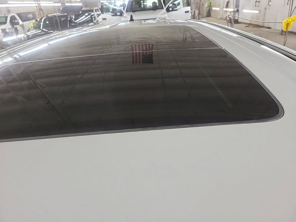 Used 2024 Chrysler Pacifica Limited FWD image 7