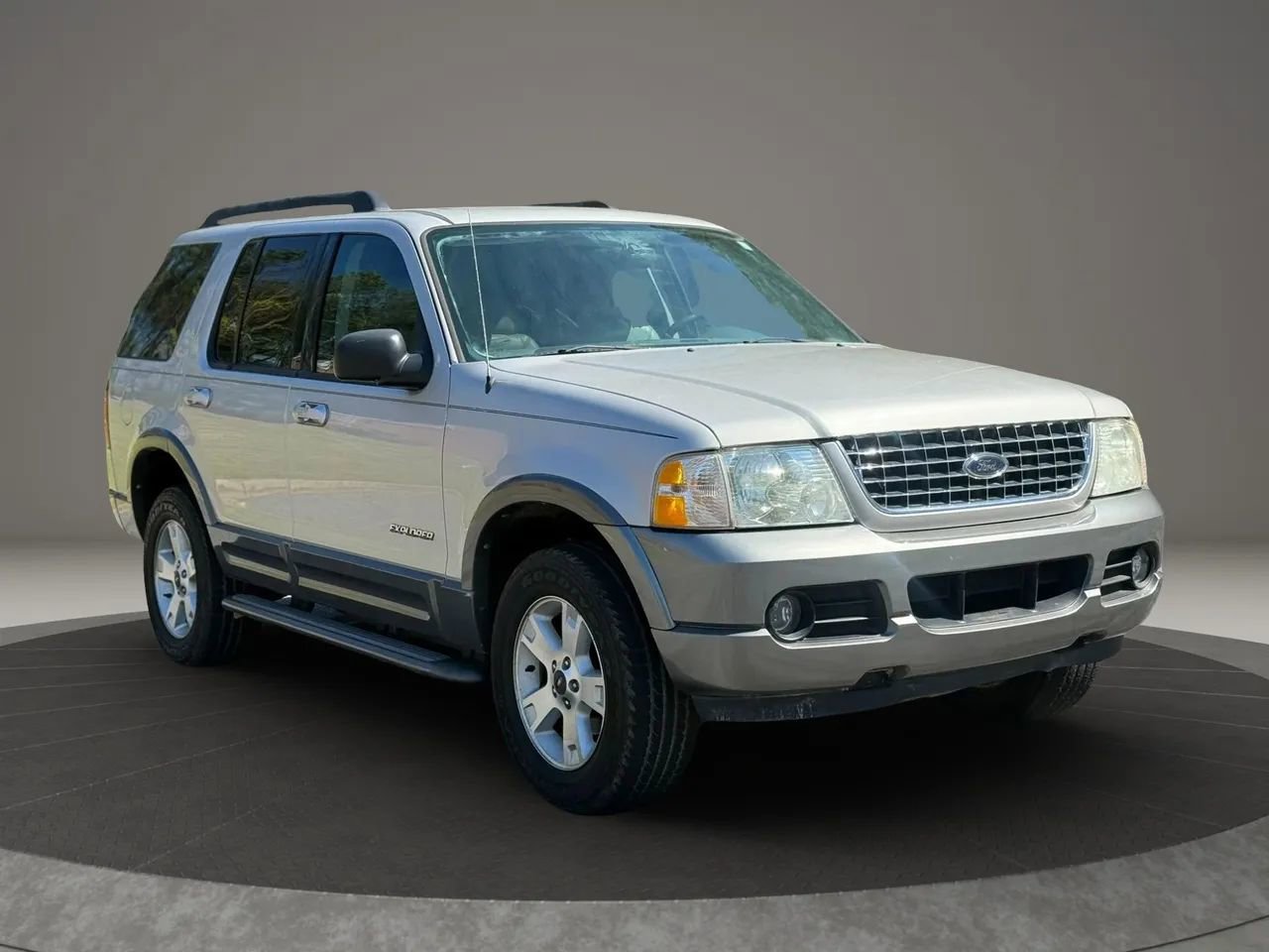 Used 2005 Ford Explorer Sport XLT image 3