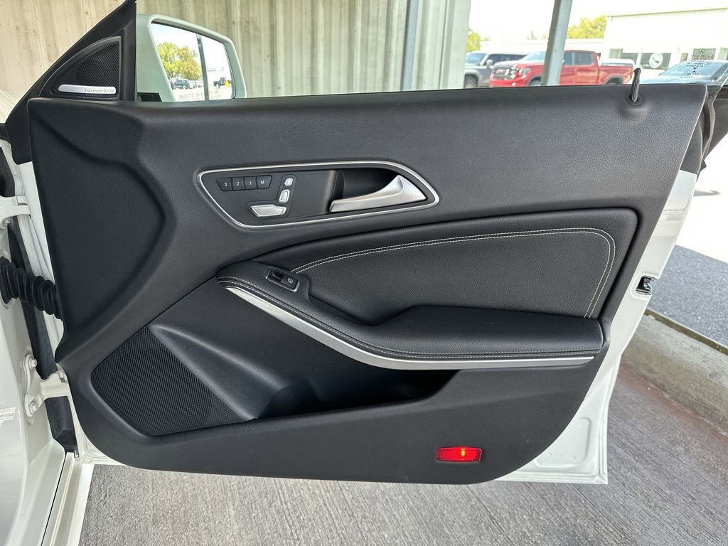 Used 2017 Mercedes-Benz CLA 250 image 33