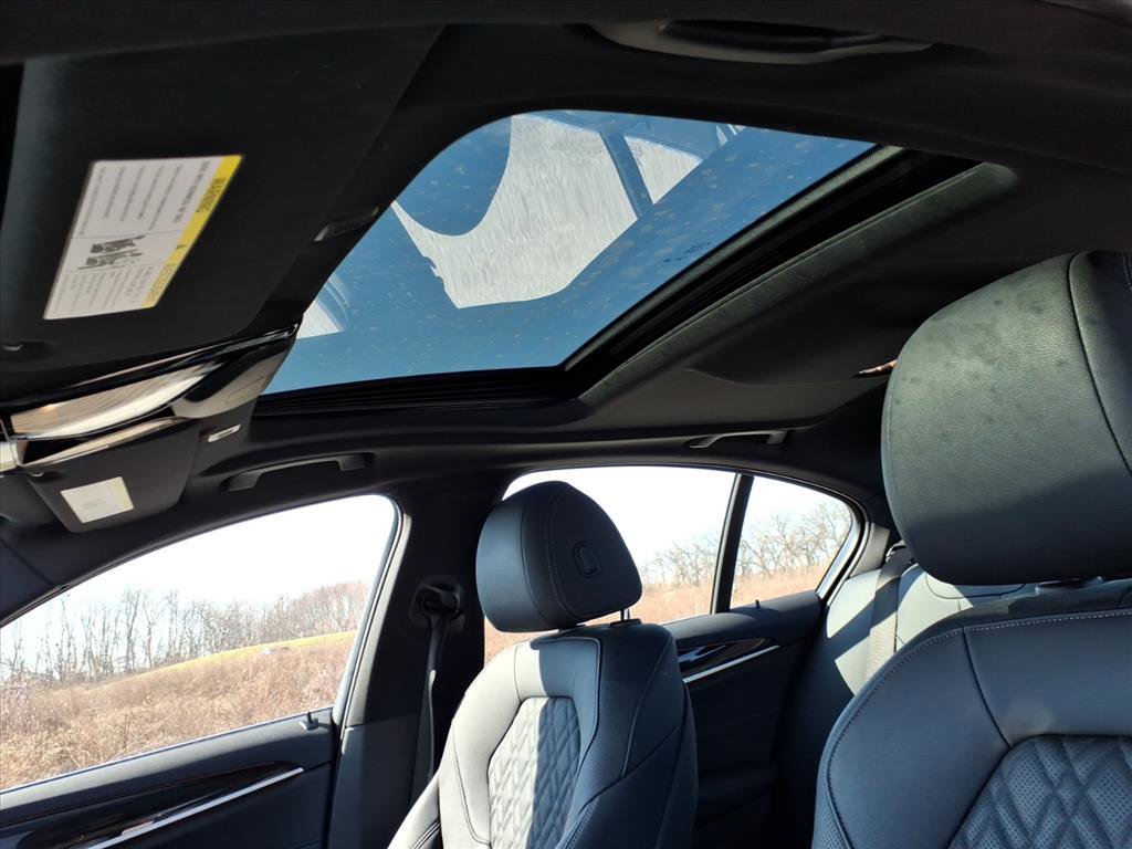 Used 2023 BMW 530e xDrive w/ Convenience Package image 23