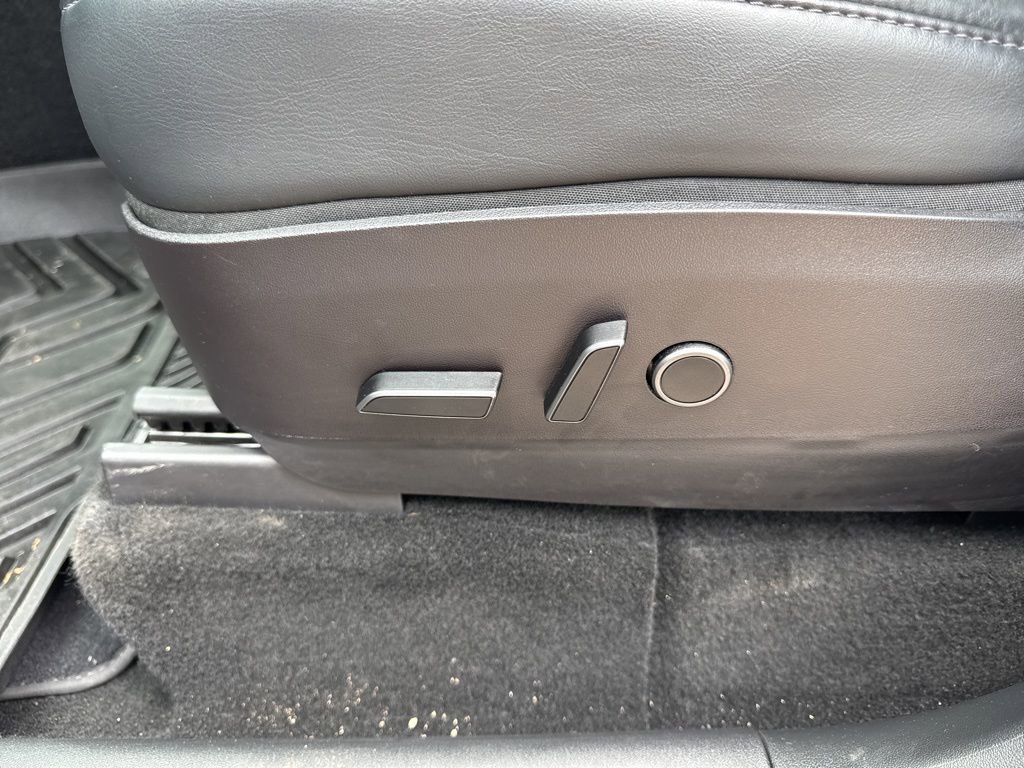 Used 2022 Tesla Model Y Performance image 16