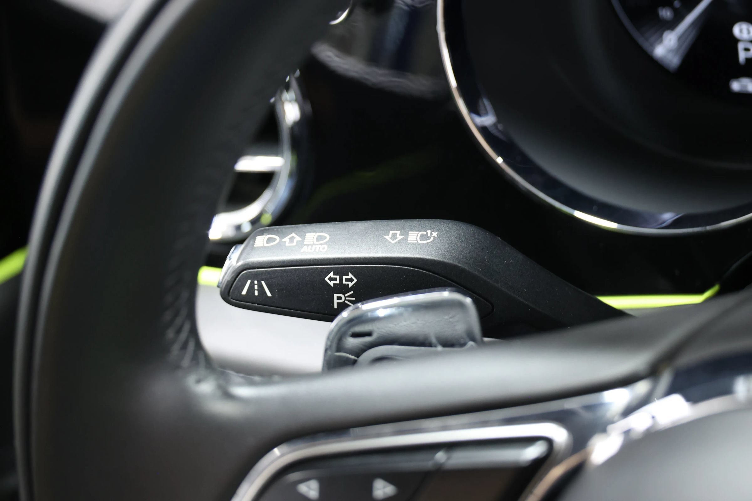 Used 2023 Bentley Bentayga AWD/4WD image 32