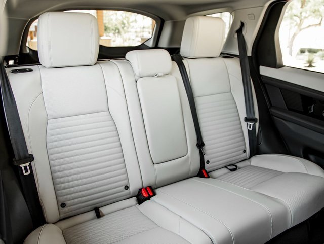 Used 2024 Land Rover Discovery Sport S image 24