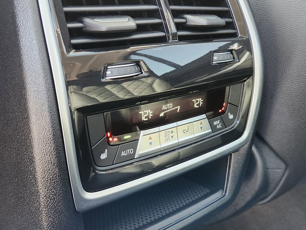 Used 2024 BMW X7 xDrive40i w/ Premium Package image 12