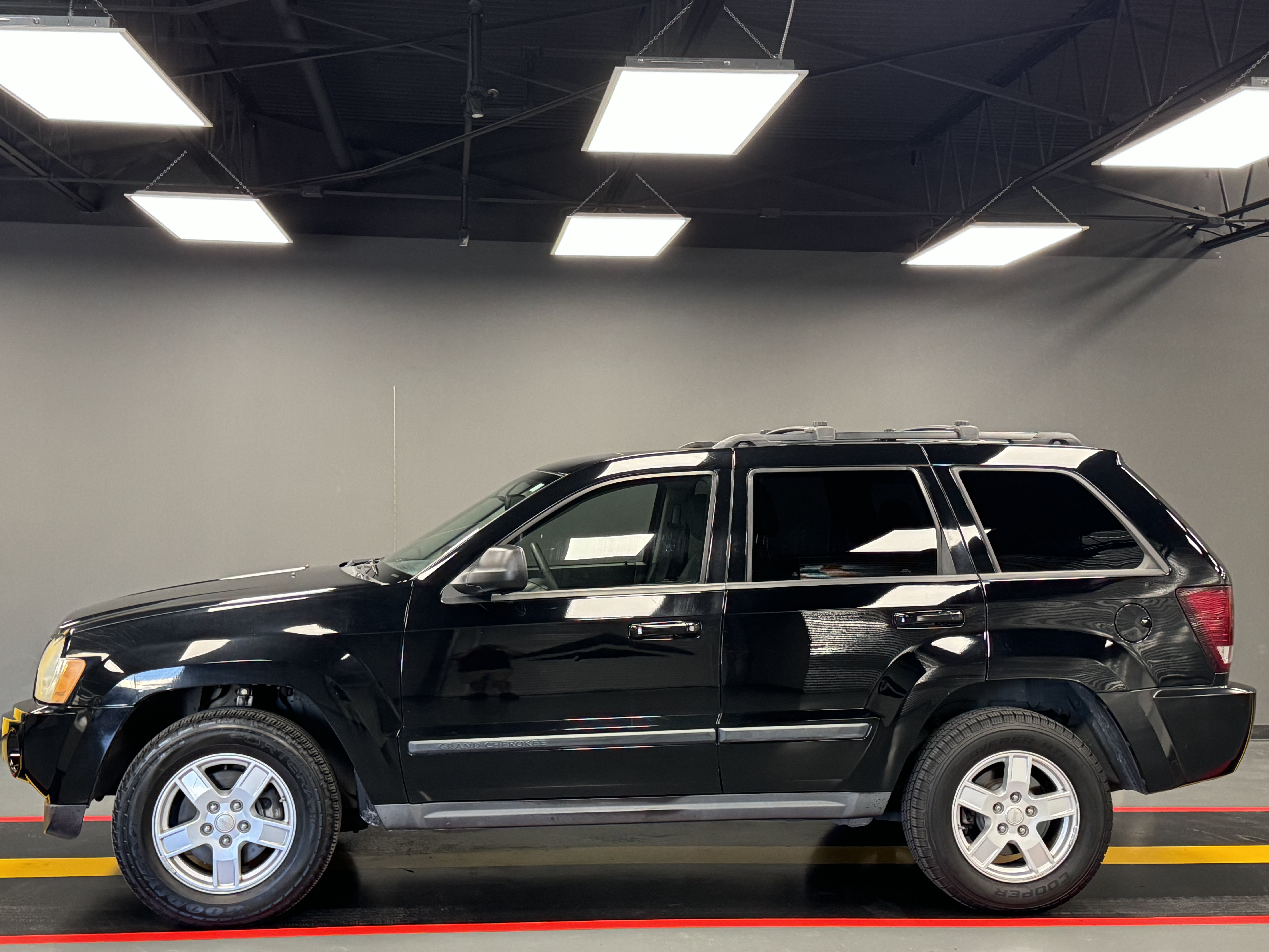 Used 2007 Jeep Grand Cherokee Laredo RWD image 3