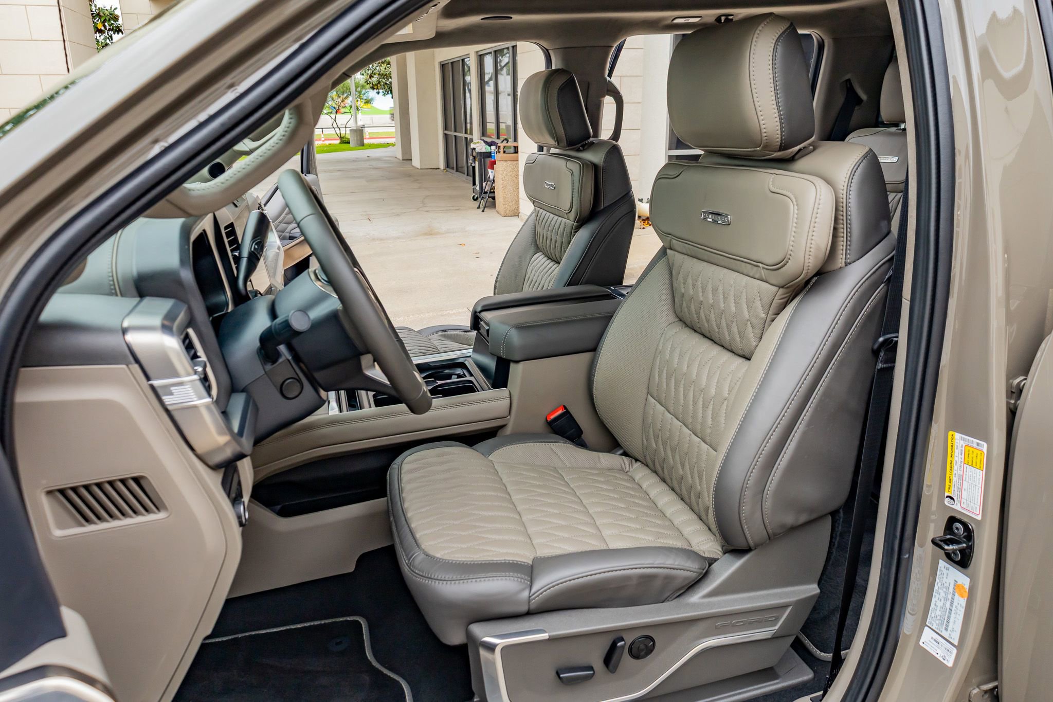 Used 2026 Ford F450 Platinum w/ Platinum Plus Package image 29