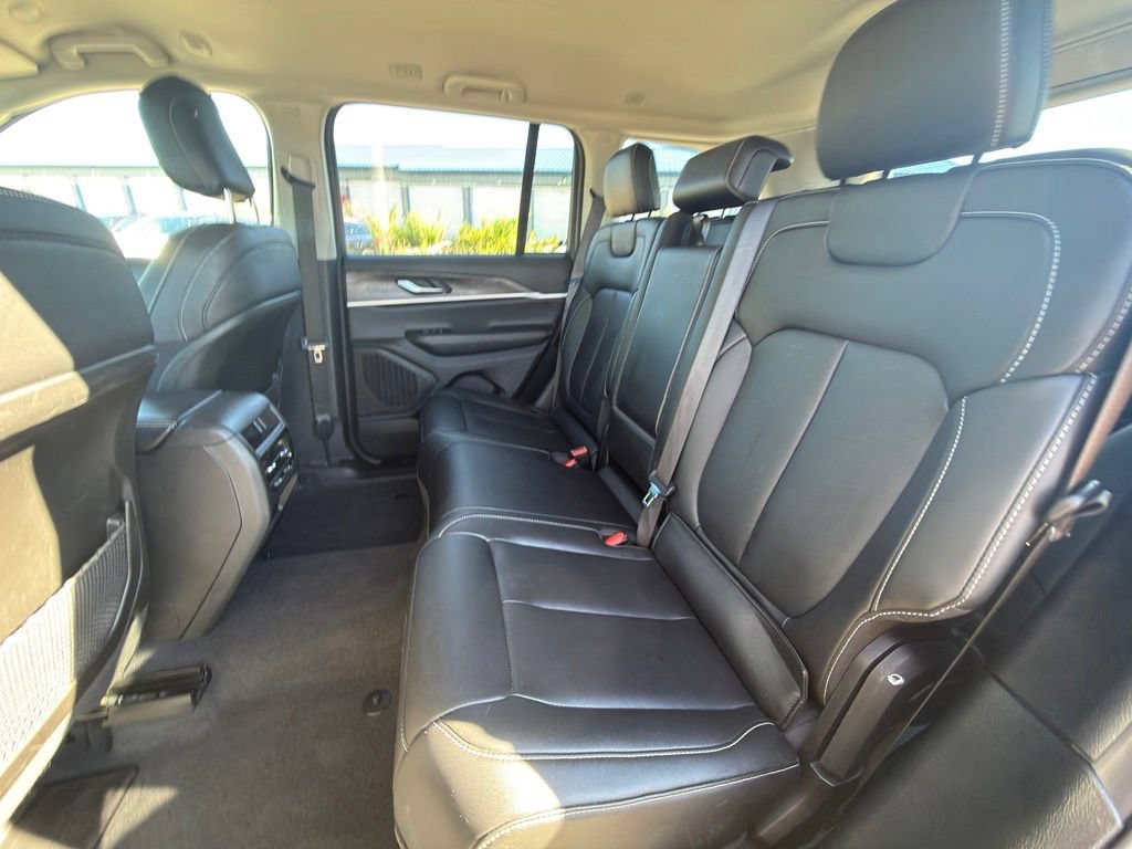 Used 2023 Jeep Grand Cherokee Limited AWD/4WD image 15
