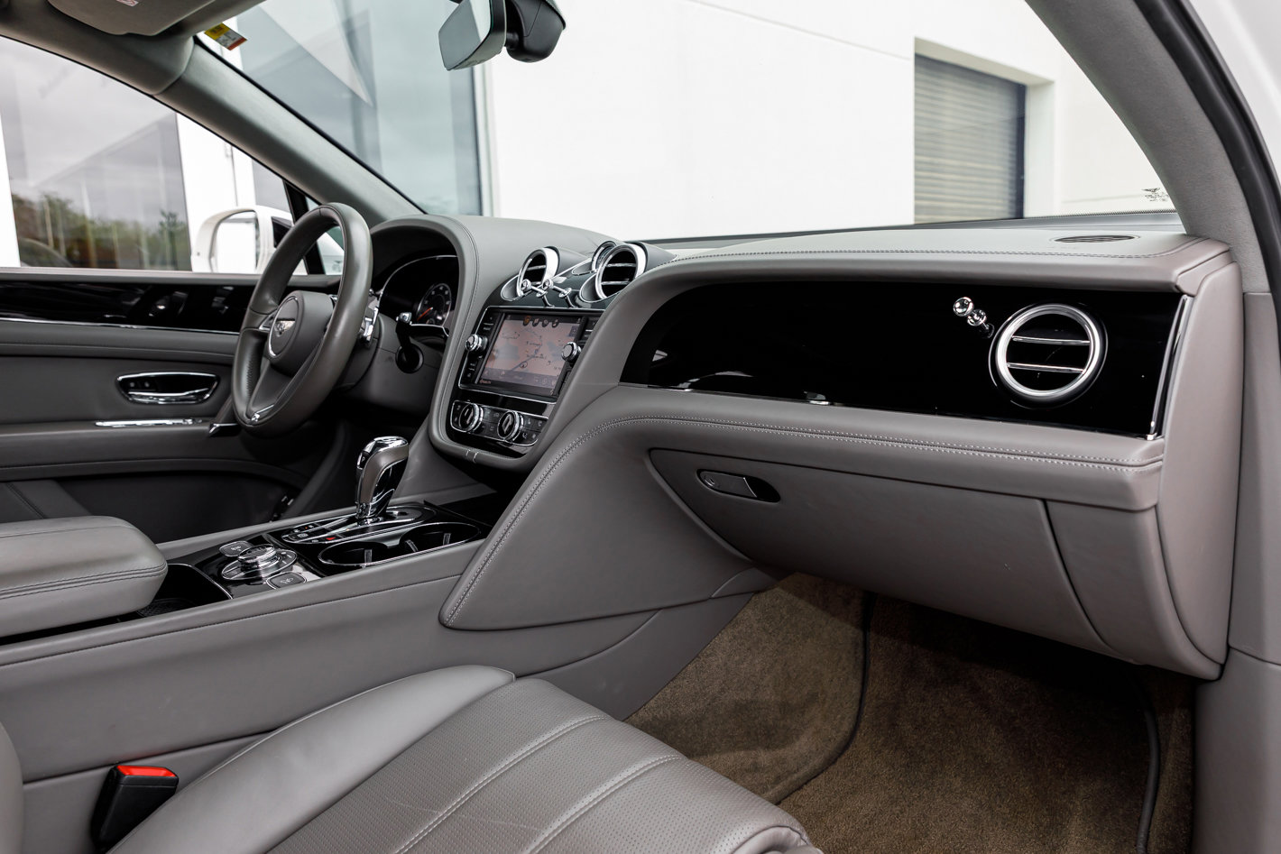 Used 2018 Bentley Bentayga Onyx Edition image 24