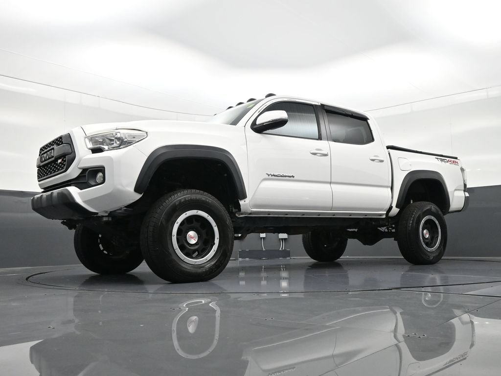 Used 2020 Toyota Tacoma TRD Off-Road AWD/4WD image 24
