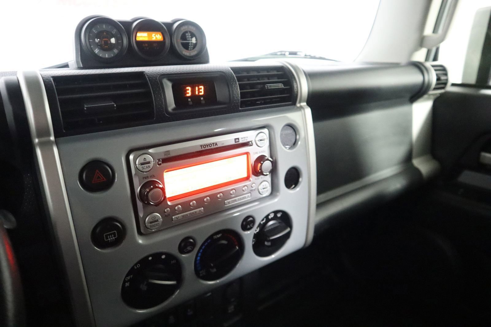 Used 2014 Toyota FJ Cruiser 4WD w/ Upgrade Package image 42