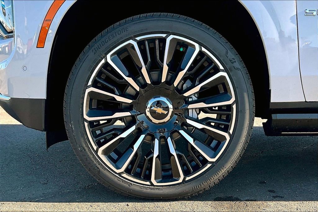 New 2026 Chevrolet Suburban High Country image 12