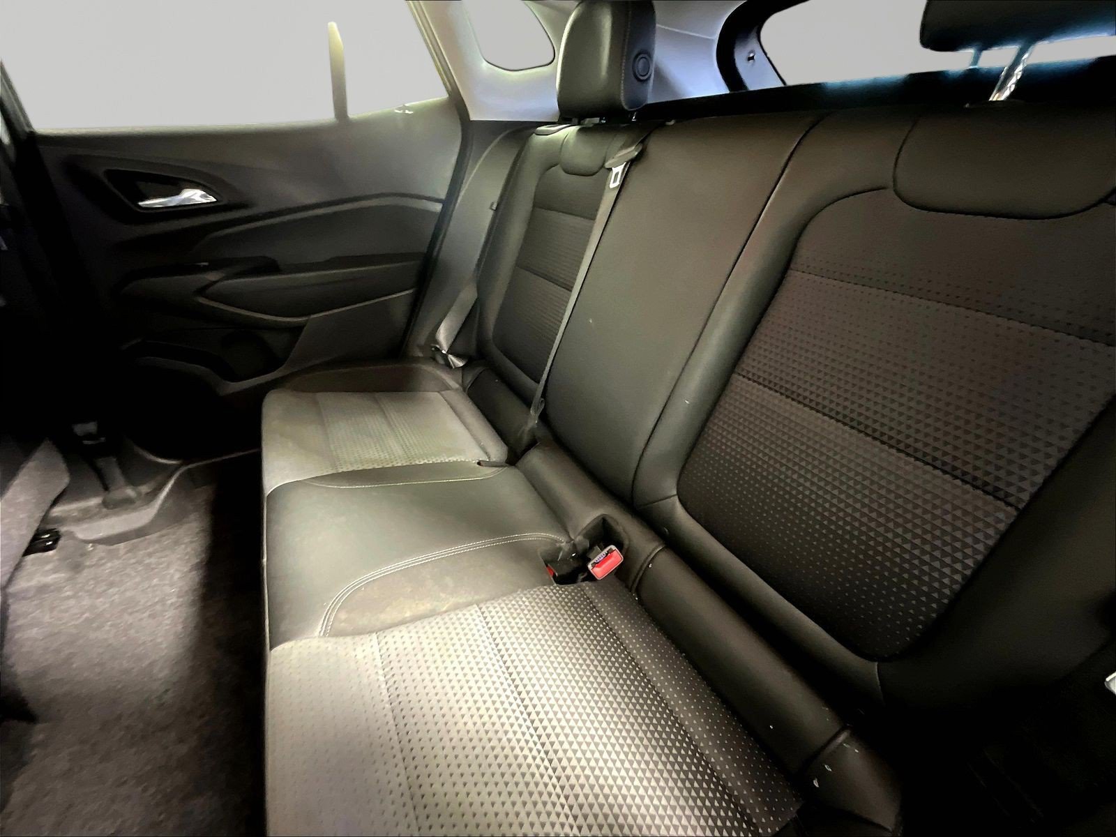 Used 2025 Chevrolet Trax LT FWD image 19