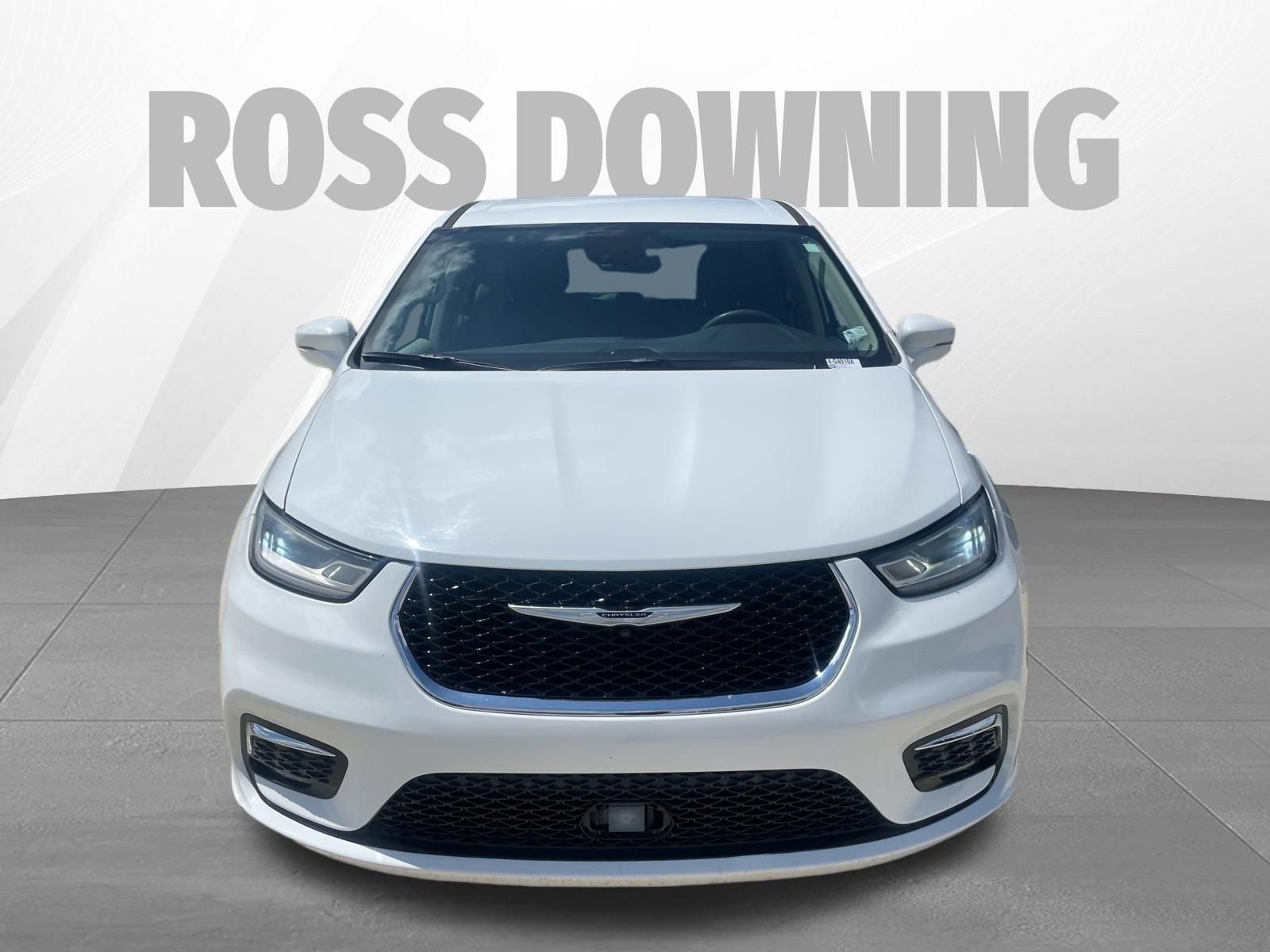 Used 2022 Chrysler Pacifica Touring-L FWD image 2