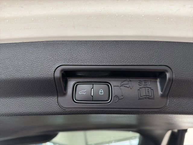 Used 2023 Ford Explorer XLT w/ Equipment Group 202A image 9