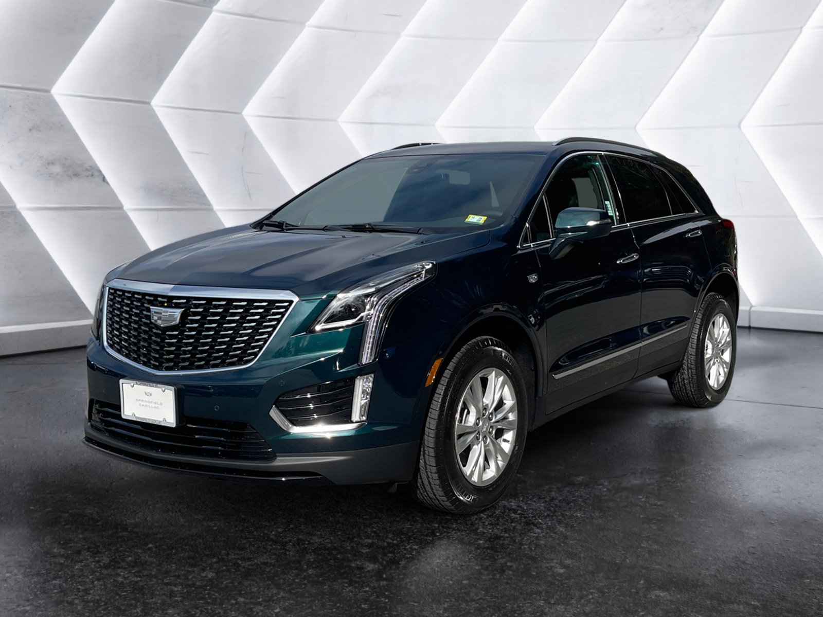 New 2025 Cadillac XT5 Luxury image 2