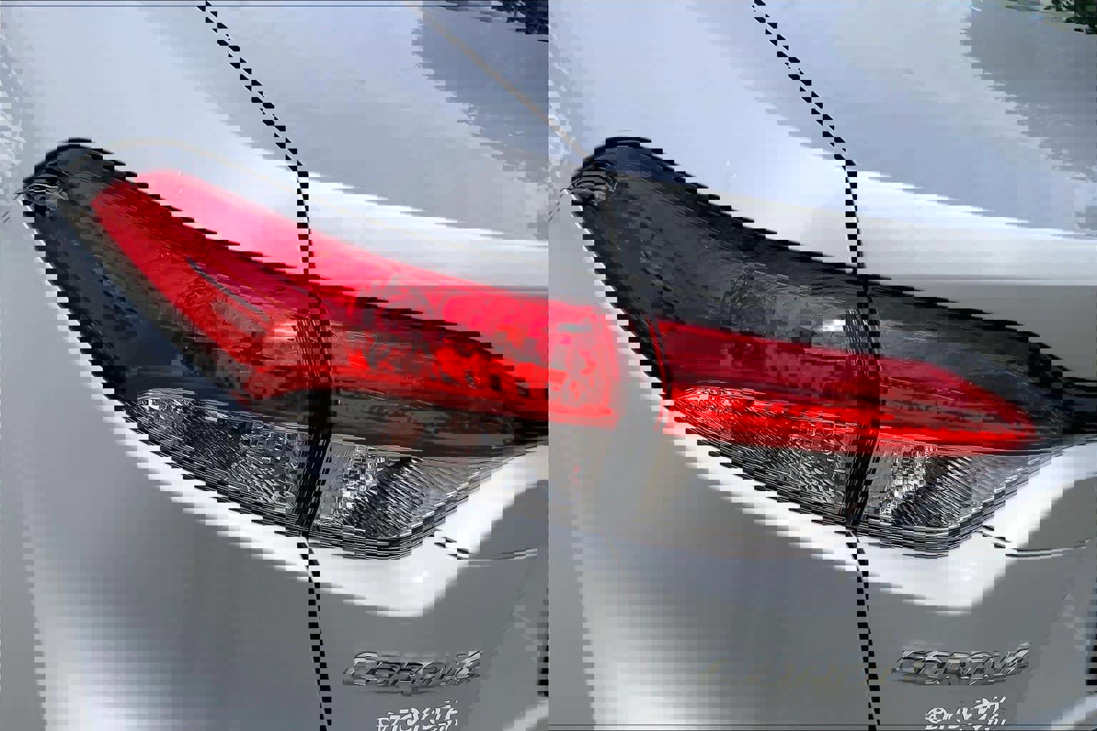 Used 2021 Toyota Corolla LE image 27