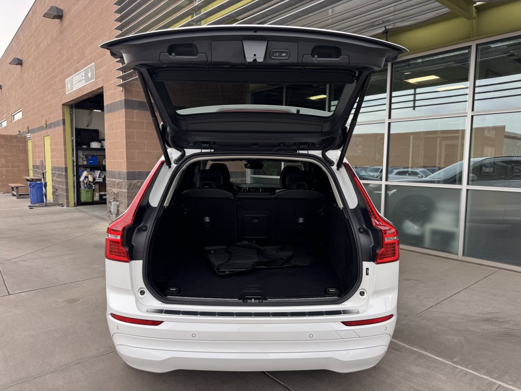 Used 2022 Volvo XC60 B5 Momentum w/ Climate Package AWD/4WD image 37