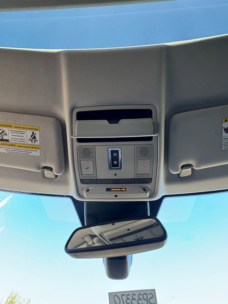 Used 2019 Land Rover Range Rover Evoque SE Premium image 24