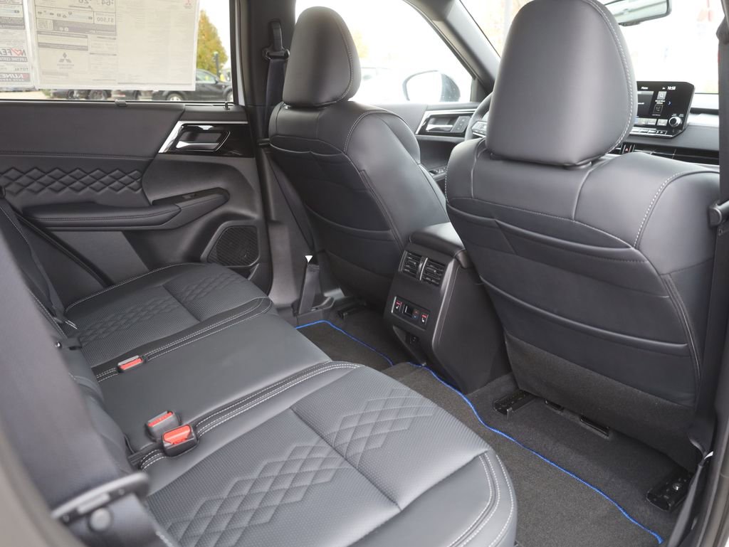 New 2025 Mitsubishi Outlander SEL Black Edition image 22