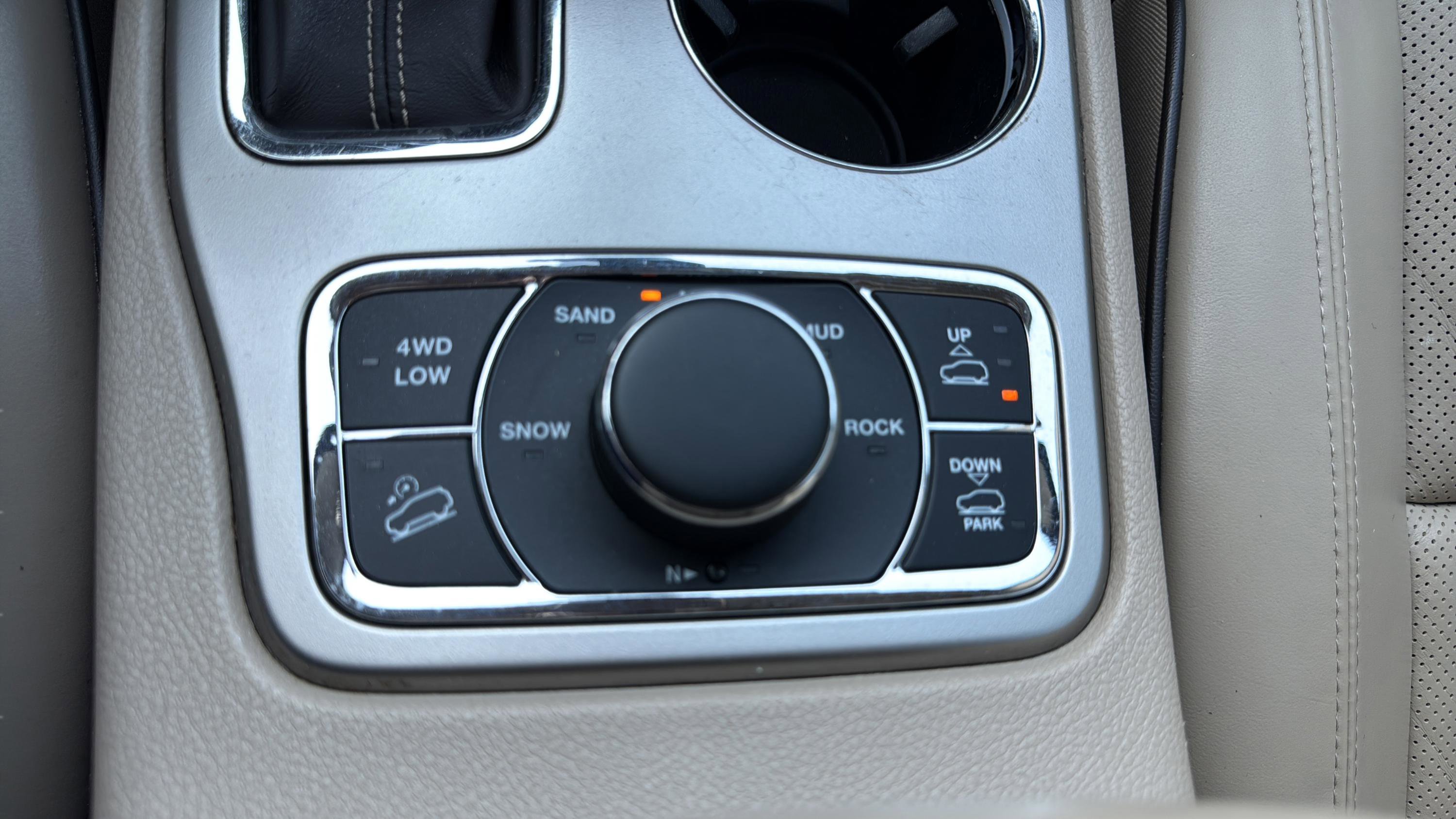 Used 2017 Jeep Grand Cherokee Overland AWD/4WD image 47