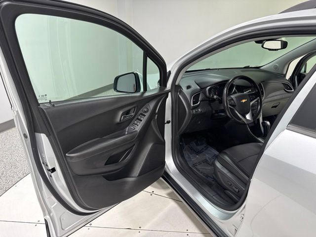 Used 2019 Chevrolet Trax LT w/ LT Convenience Package FWD image 8