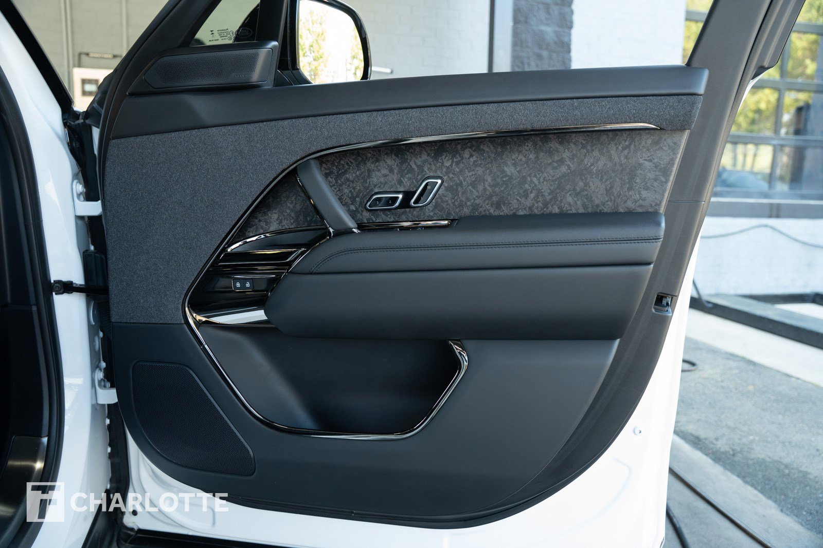 Used 2024 Land Rover Range Rover Sport Dynamic SE image 23