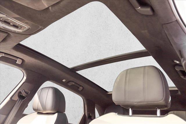 Used 2023 Bentley Bentayga image 13