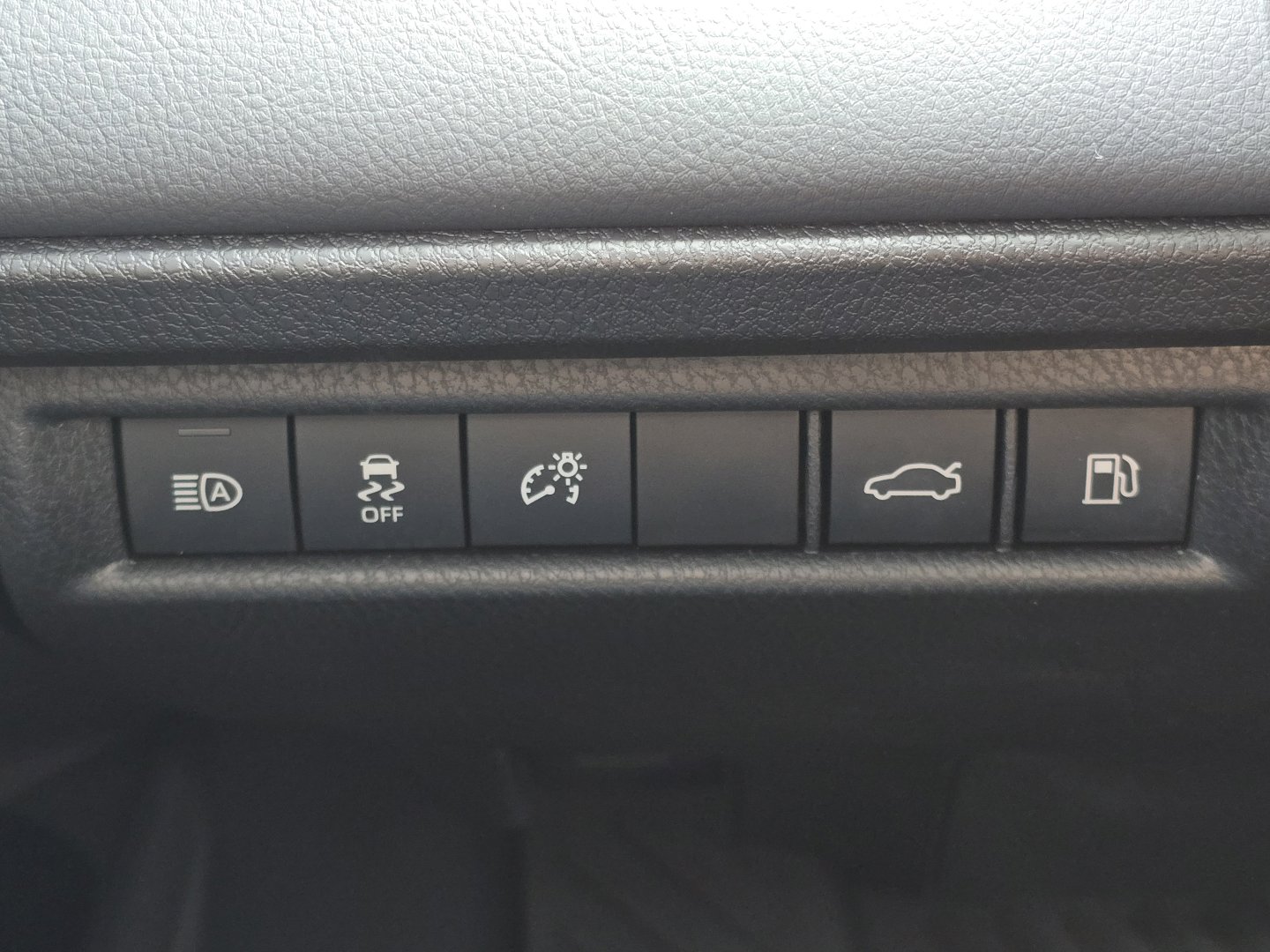 Used 2025 Toyota Camry XSE image 13