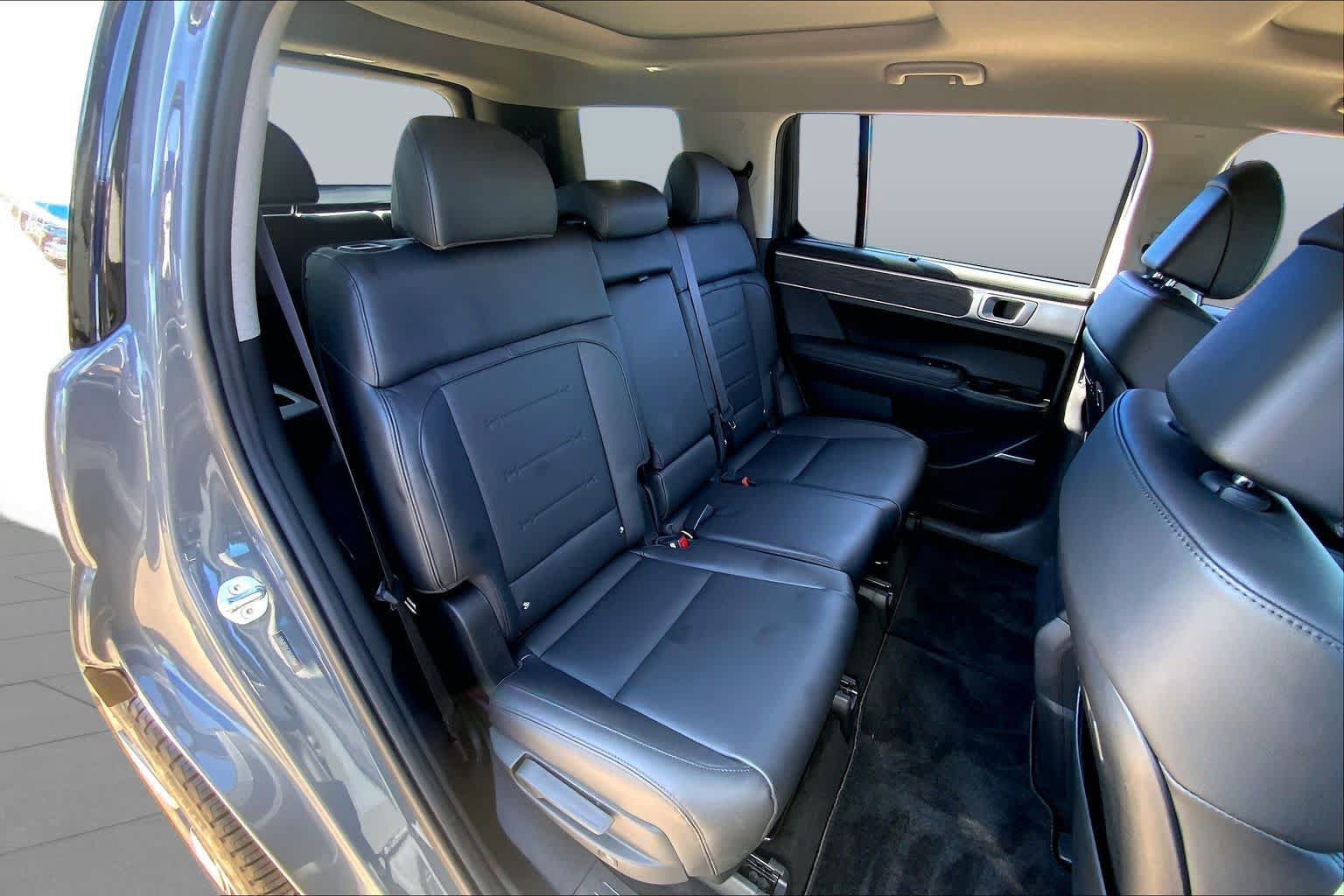 Used 2025 Hyundai Santa Fe Limited AWD/4WD image 20