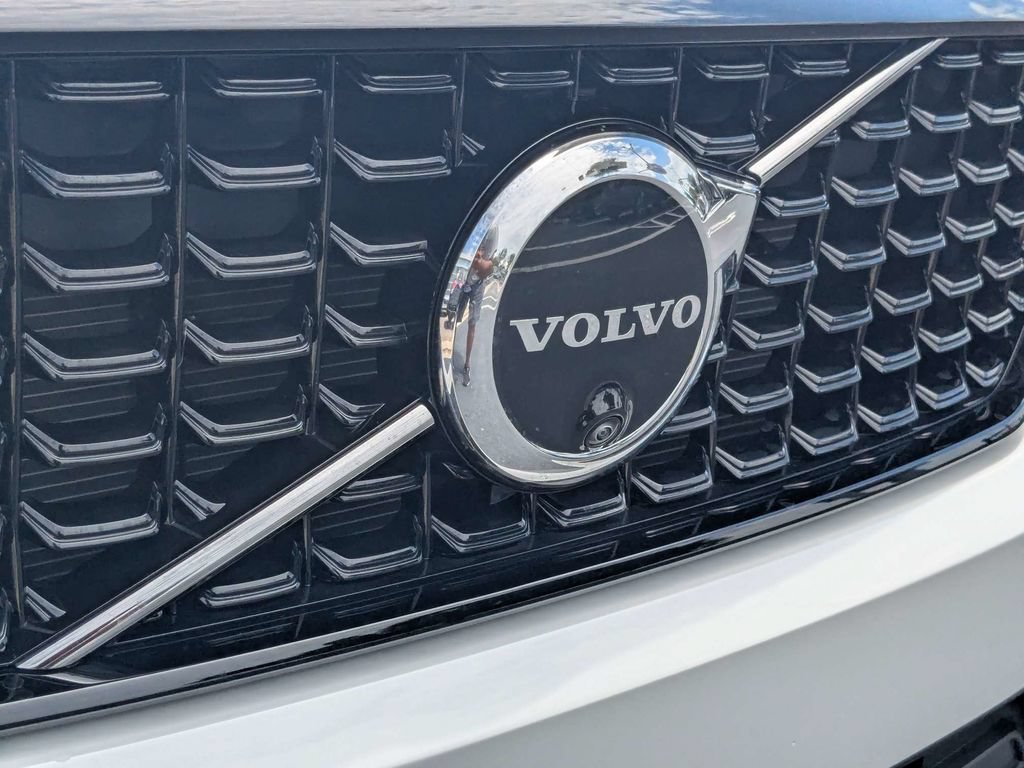 Certified 2026 Volvo XC40 B4 Plus w/ Protection Package Premier FWD image 11